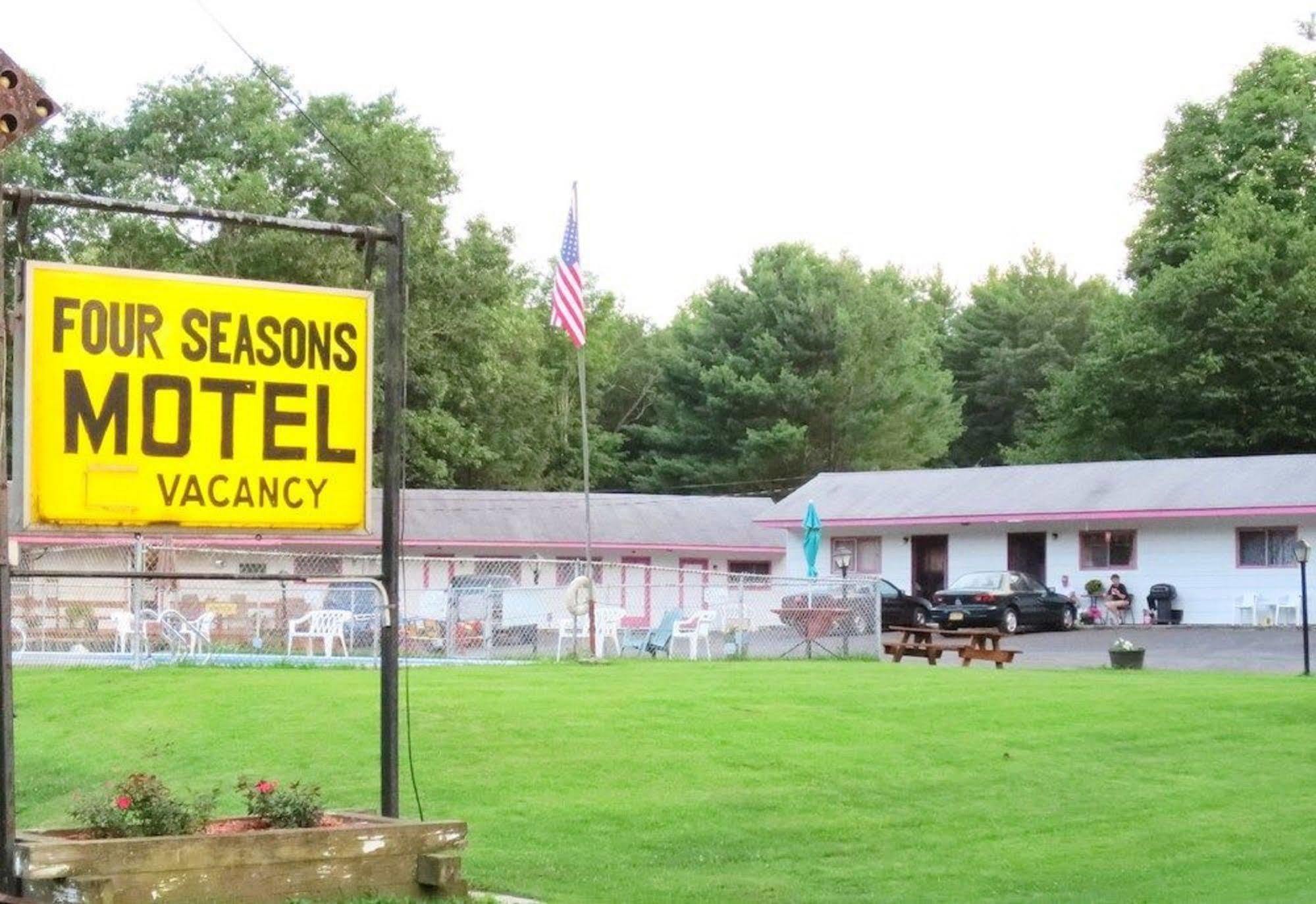 Four Seasons Motel Malone Bagian luar foto